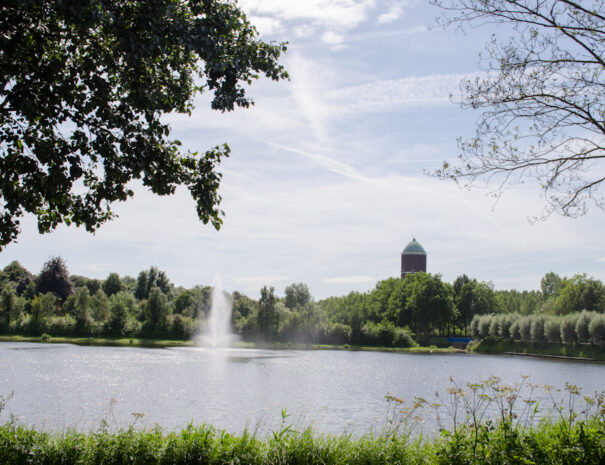 meer met watertoren
